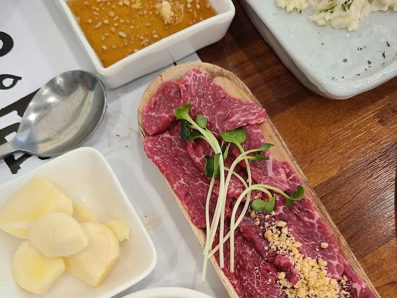 얇게 썰린 한우