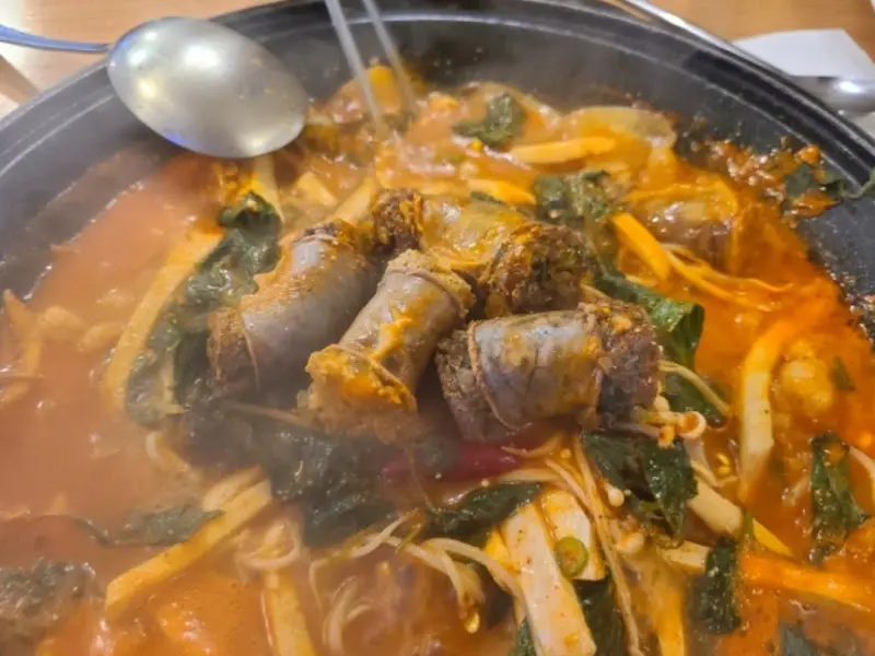 보글보글 끓는 순대 전골