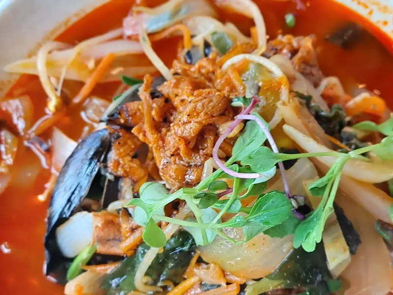 짬뽕 속 푸짐한 재료들