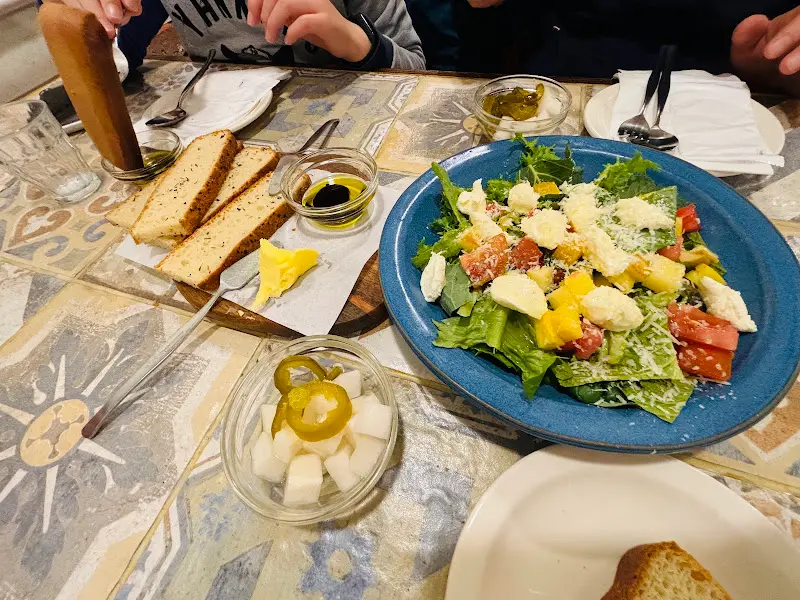 신선한 리코타 치즈 샐러드