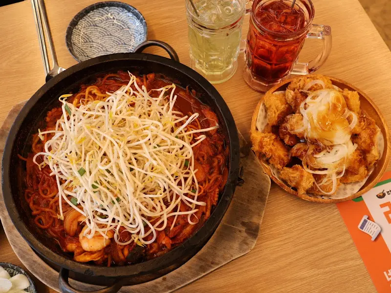 돌짬뽕, 돈탕, 에이드 한 상 차림