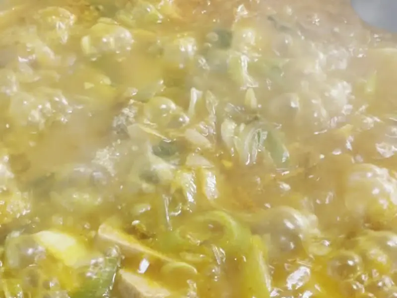 보글보글 끓는 부대찌개