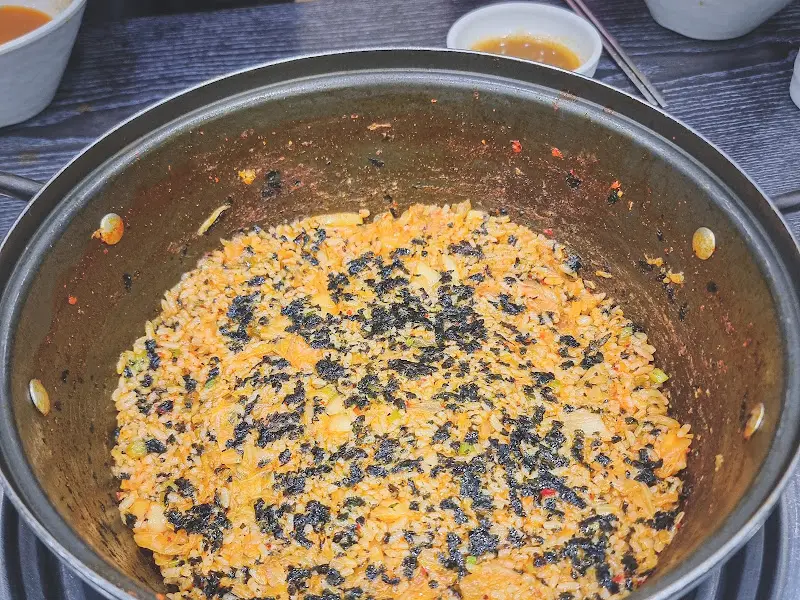 김가루가 듬뿍 뿌려진 볶음밥
