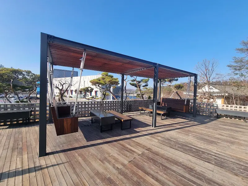 길등재 야외 테이블