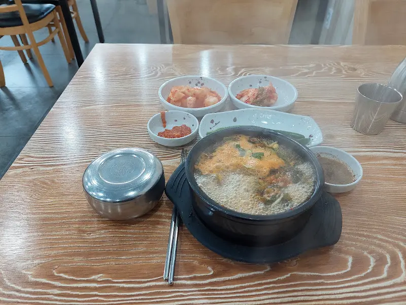 깔끔한 테이블 세팅
