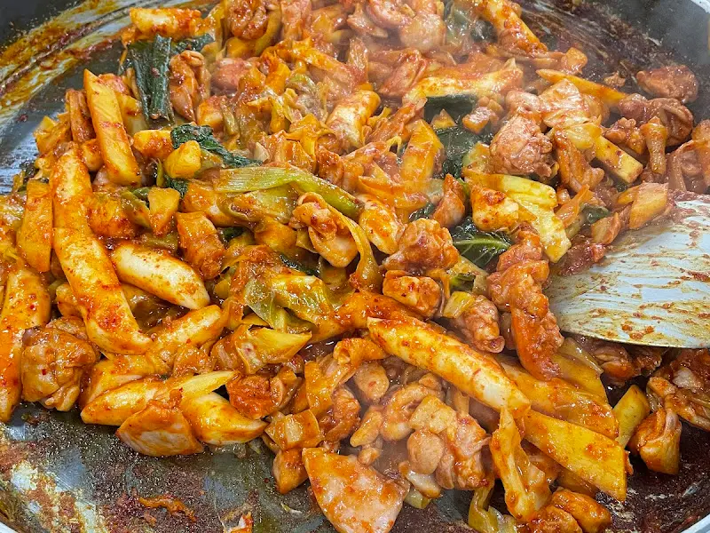 떡사리가 들어간 닭갈비