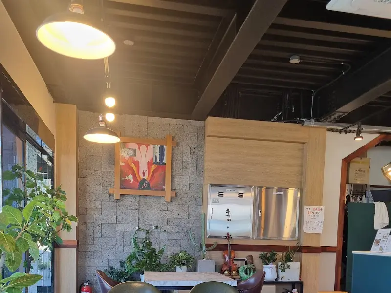 2층 카페 내부 인테리어