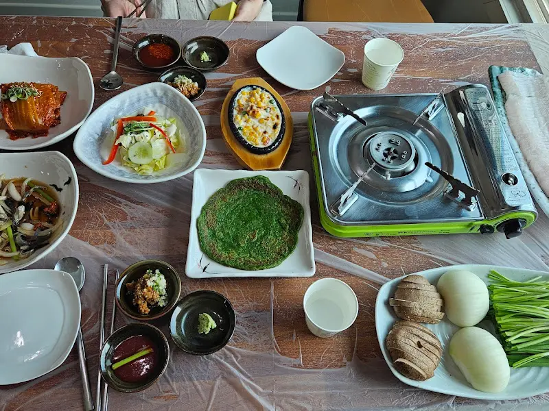 여다지회의 푸짐한 밑반찬