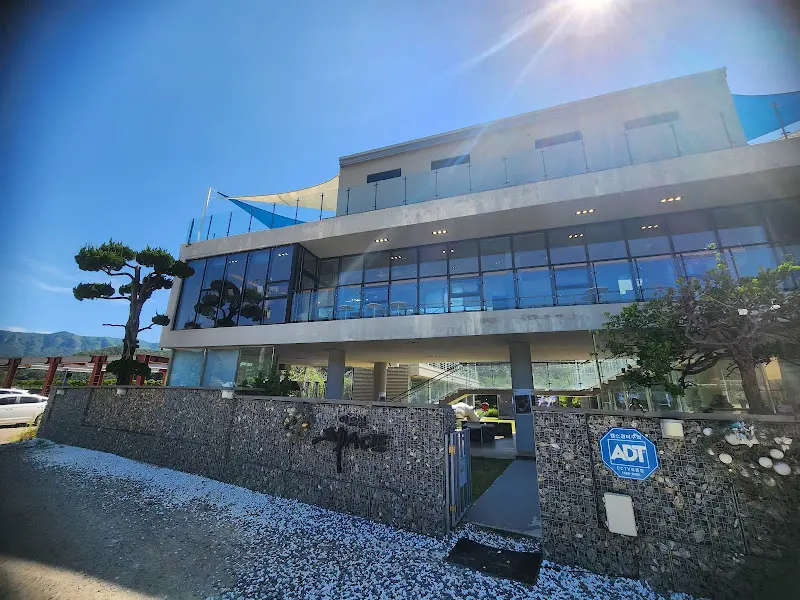 카페 건물 외관