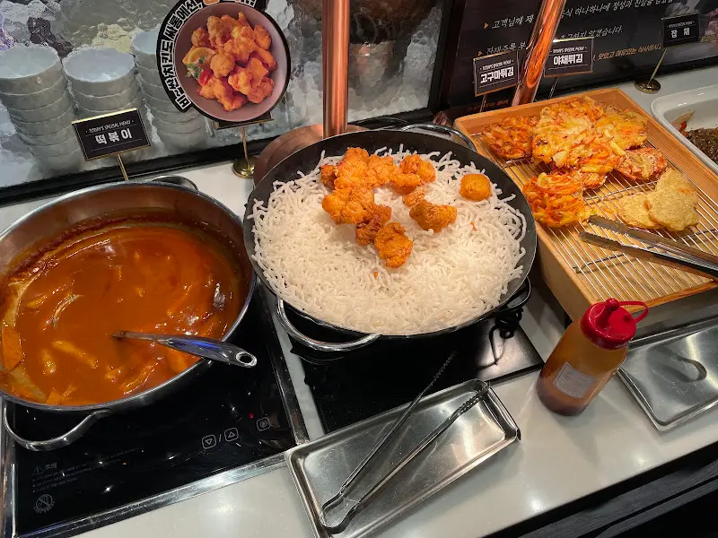 다양한 샐러드바 메뉴