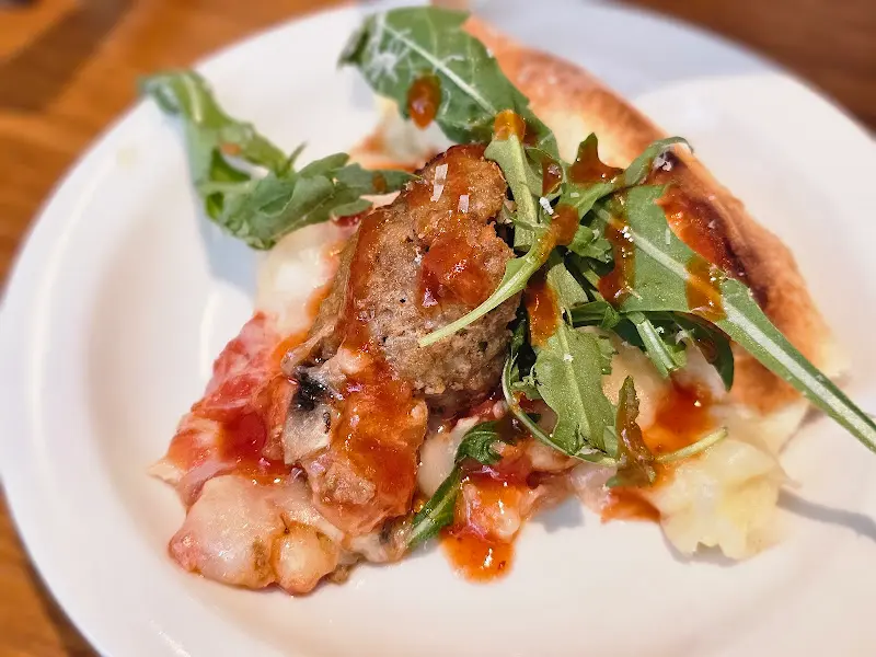 미트볼 피자 조각