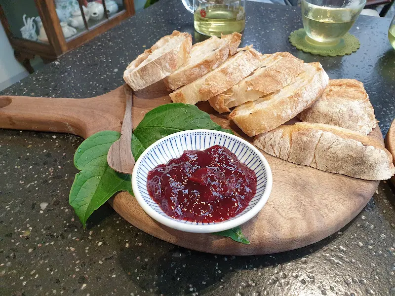 치아바타 빵과 딸기잼