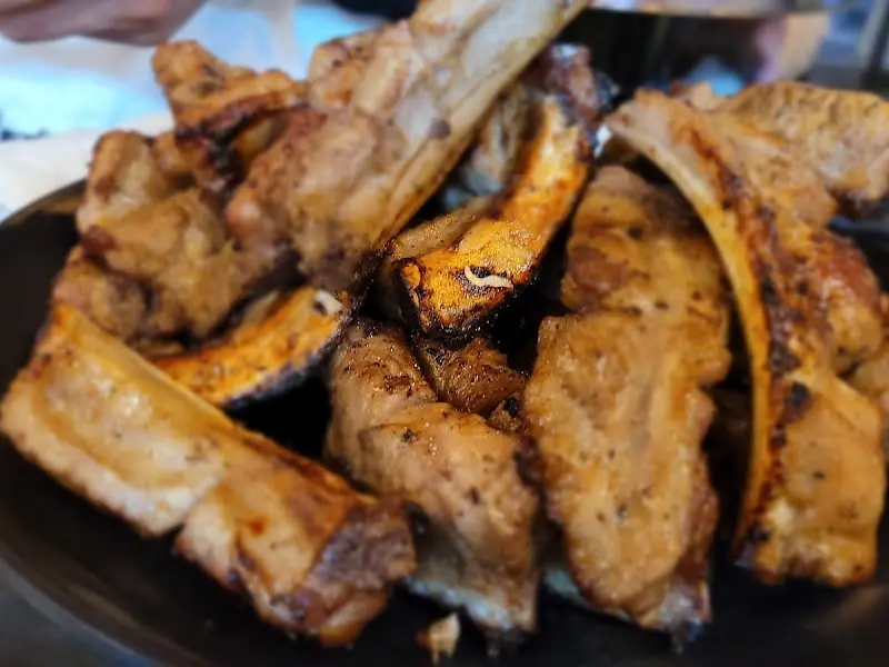 초벌되어 나온 촉촉한 쪽갈비