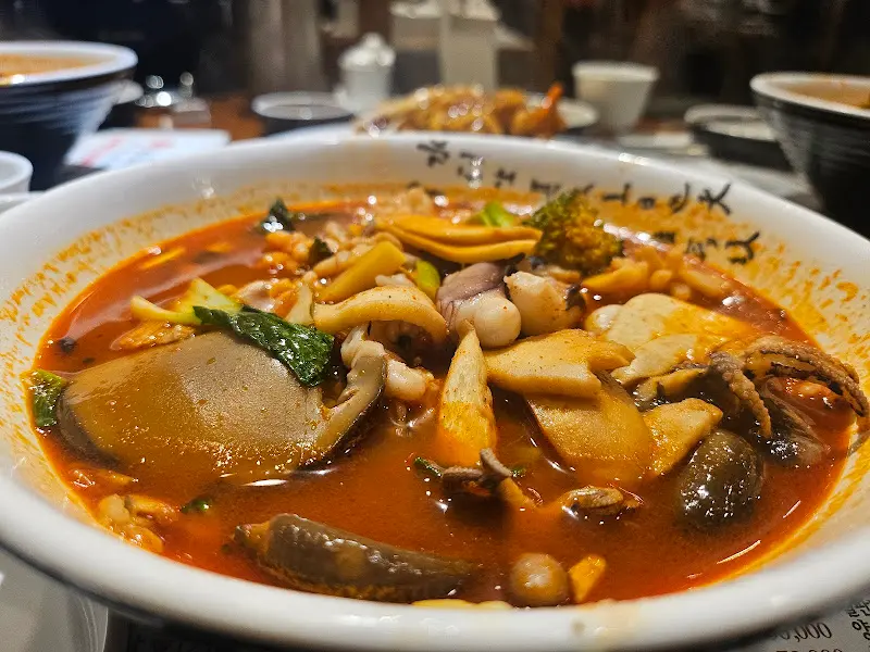 푸짐한 해산물이 인상적인 삼선짬뽕