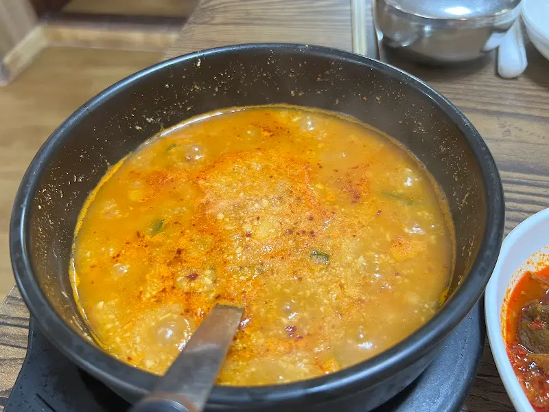 보글보글 끓고 있는 청국장 뚝배기