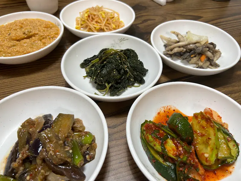 다양한 반찬들의 모습