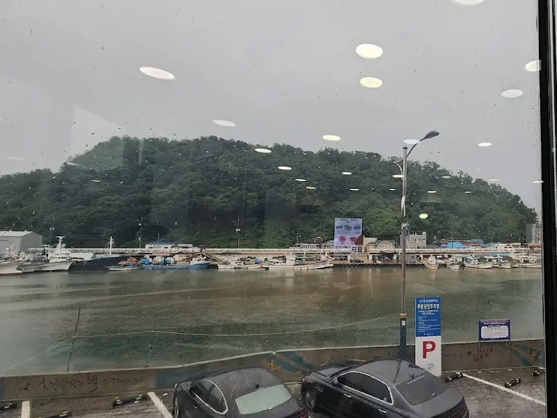 바다를 바라보며 즐기는 식사