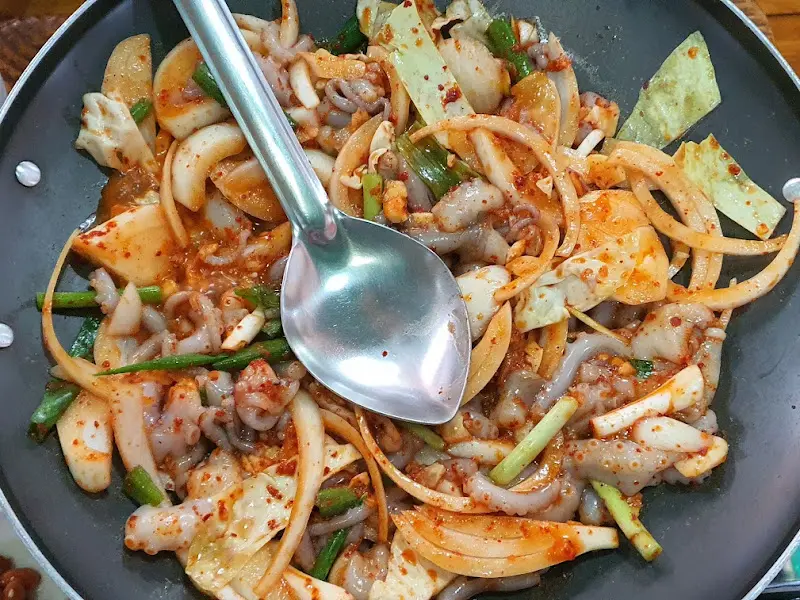 맛깔스러운 낙지볶음