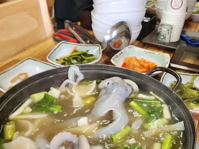 보글보글 끓고 있는 낙지 연포탕