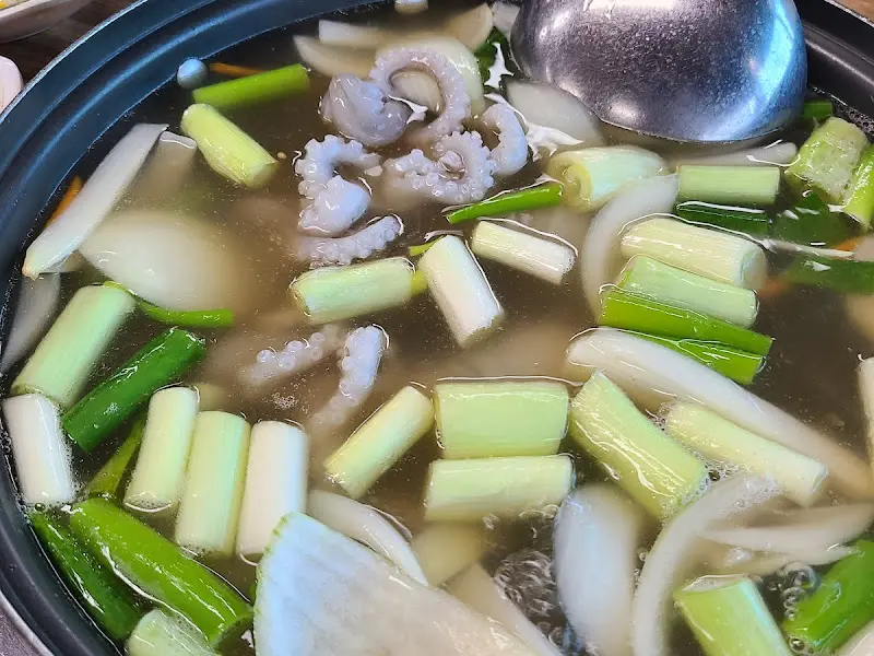 연포탕 속 꿈틀거리는 낙지