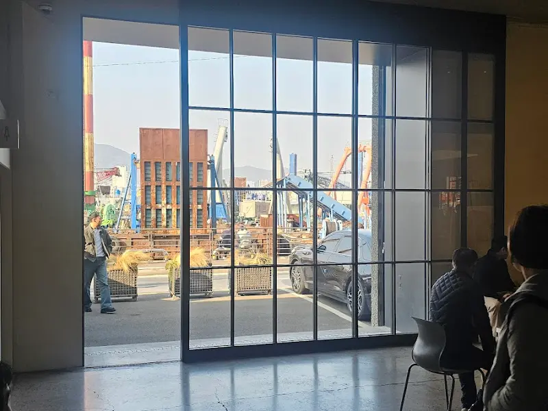 창밖으로 보이는 영도 바다