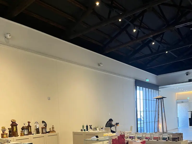 모모스커피 내부 전경