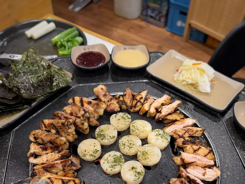 숯불 닭갈비 한 상 차림