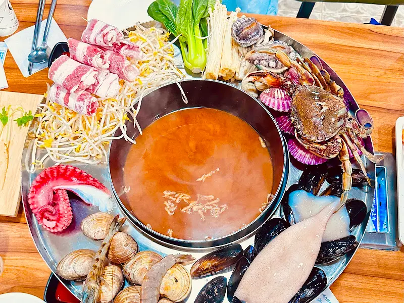 푸짐한 해물꽃장칼국수 한상차림