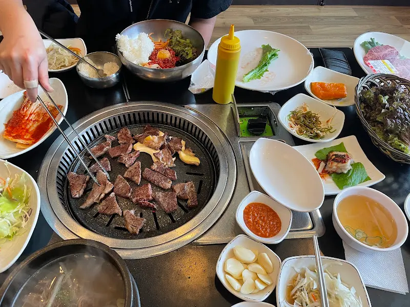 숯불에 구워먹는 한우의 풍미