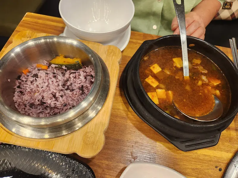 돌솥밥과 된장찌개