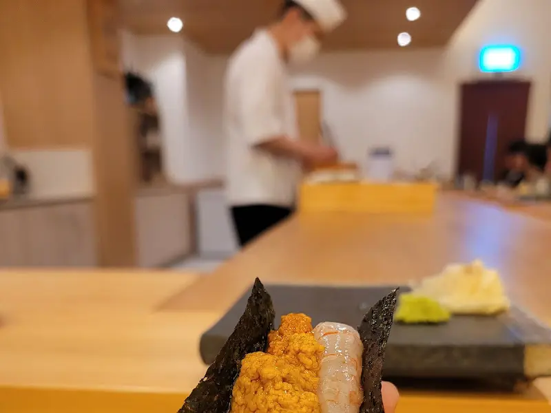 성게알이 올라간 스시