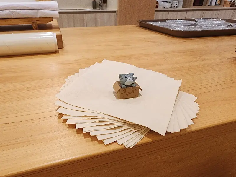 테이블에 놓인 장식