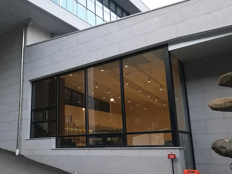 카페 건물 외관