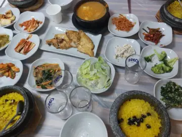 정갈한 한 상 차림에 감동! 파주에서 만나는 집밥 같은 든든한 맛집, ‘느티나무’에서 행복한 식사