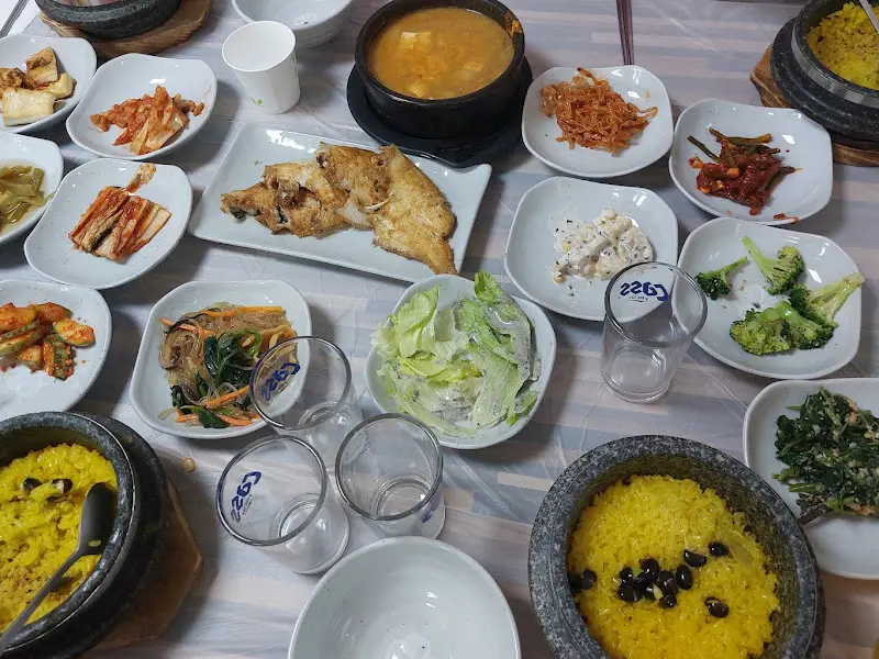 돌솥밥 정식 한상차림