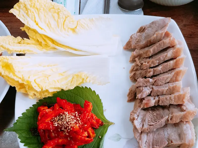 윤기가 자르르 흐르는 보쌈