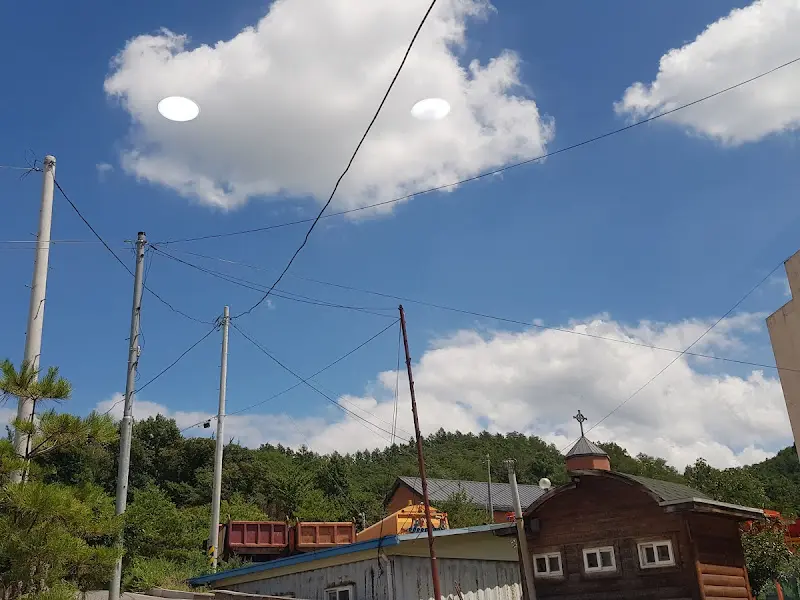 봉화 자갈마당 식당 창밖 하늘