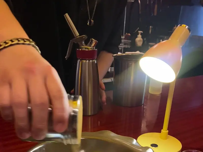 음식을 준비하는 모습