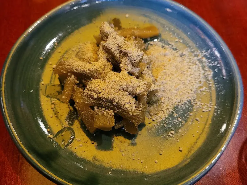 독특한 플레이팅의 요리