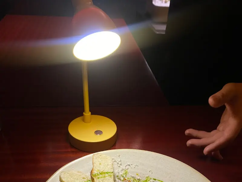 스탠드 조명과 요리