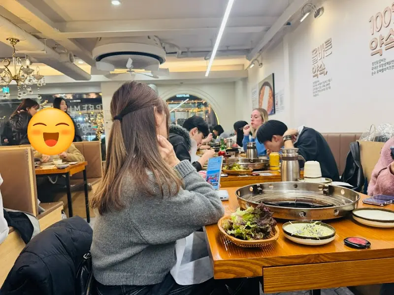 외국인 손님들로 가득한 내부