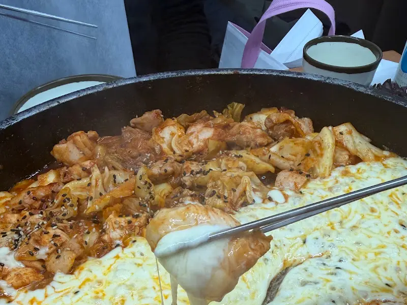 치즈 늘어나는 닭갈비