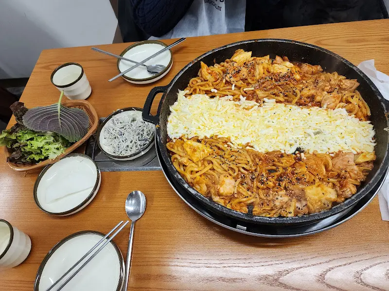 푸짐한 닭갈비 한 상