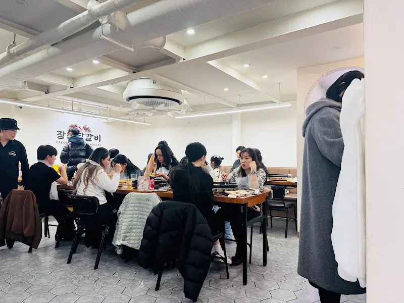 장인닭갈비 내부