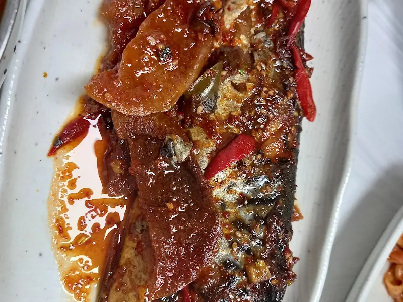 윤기 좔좔 흐르는 고등어조림