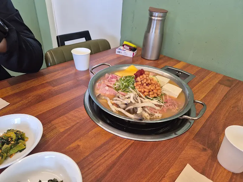 푸짐한 부대찌개