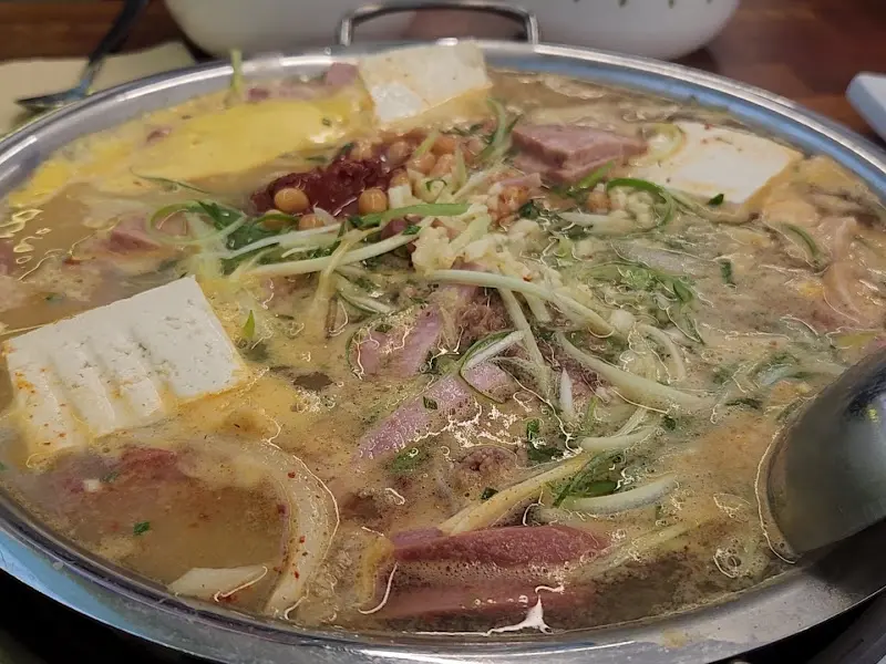 잘 끓여진 부대찌개