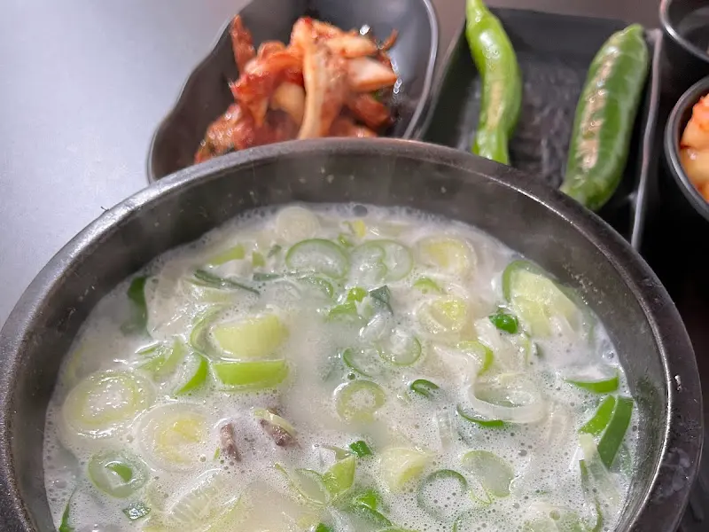 뽀얀 설렁탕 국물