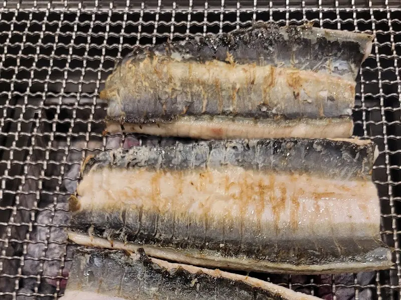 숯불 위에서 익어가는 장어