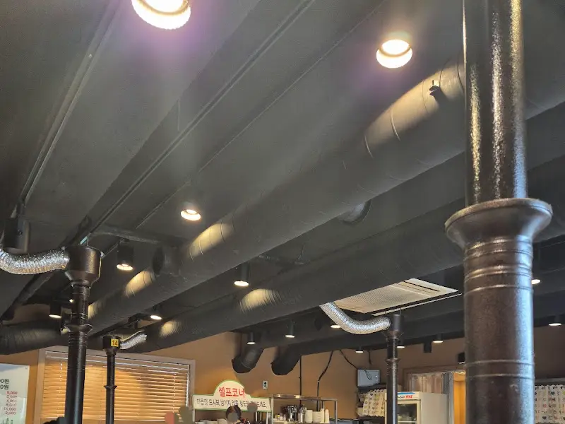 식당 내부 천장